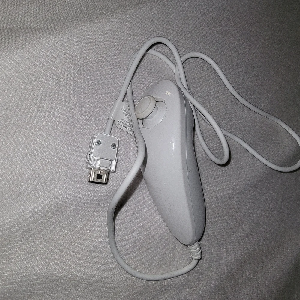 White Wii Nunchuk Controller for Enhanced Gameplay